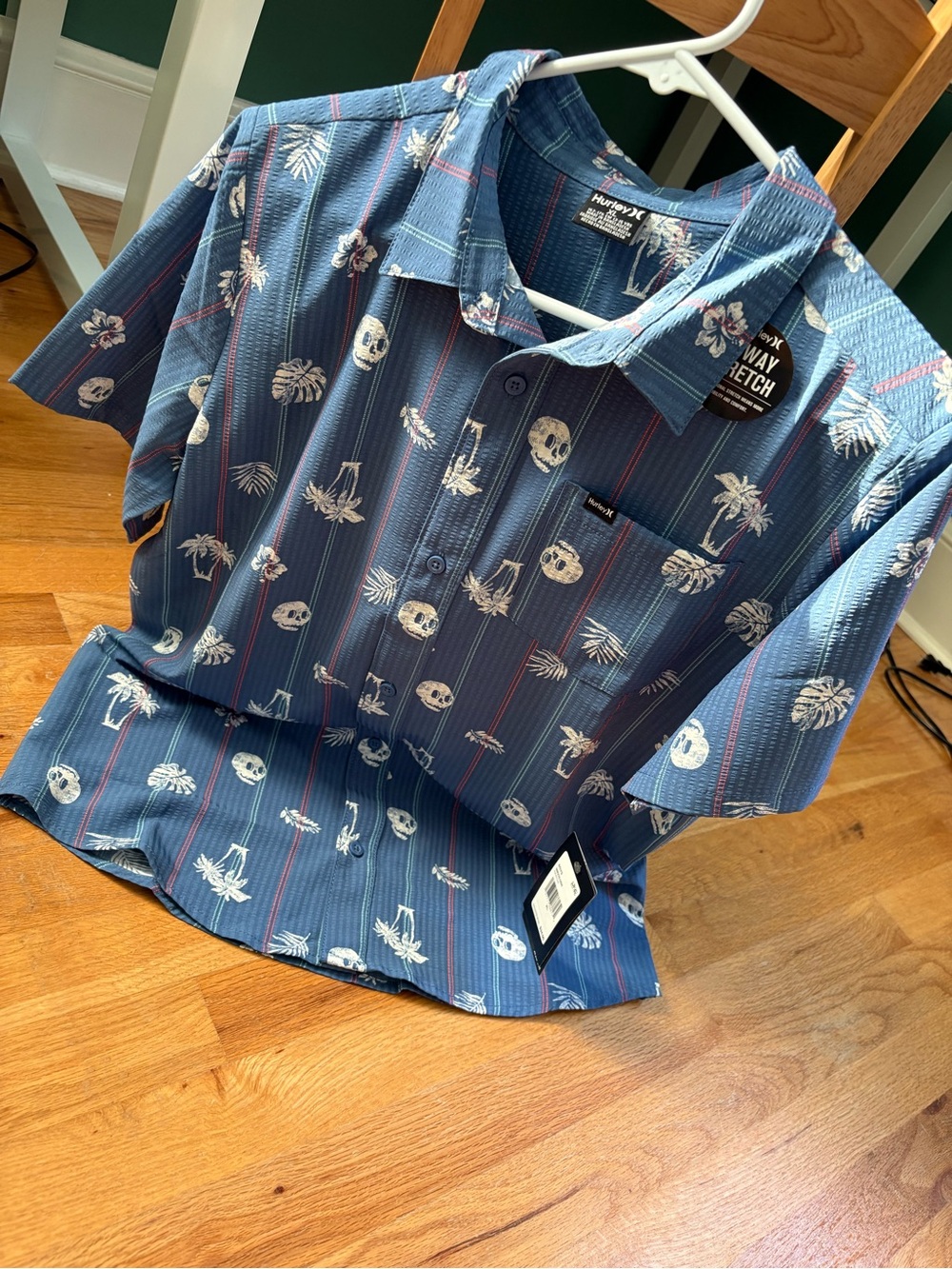 Hurley Blue Short-Sleeve Button-Down Shirt with White Tropical Skull Print